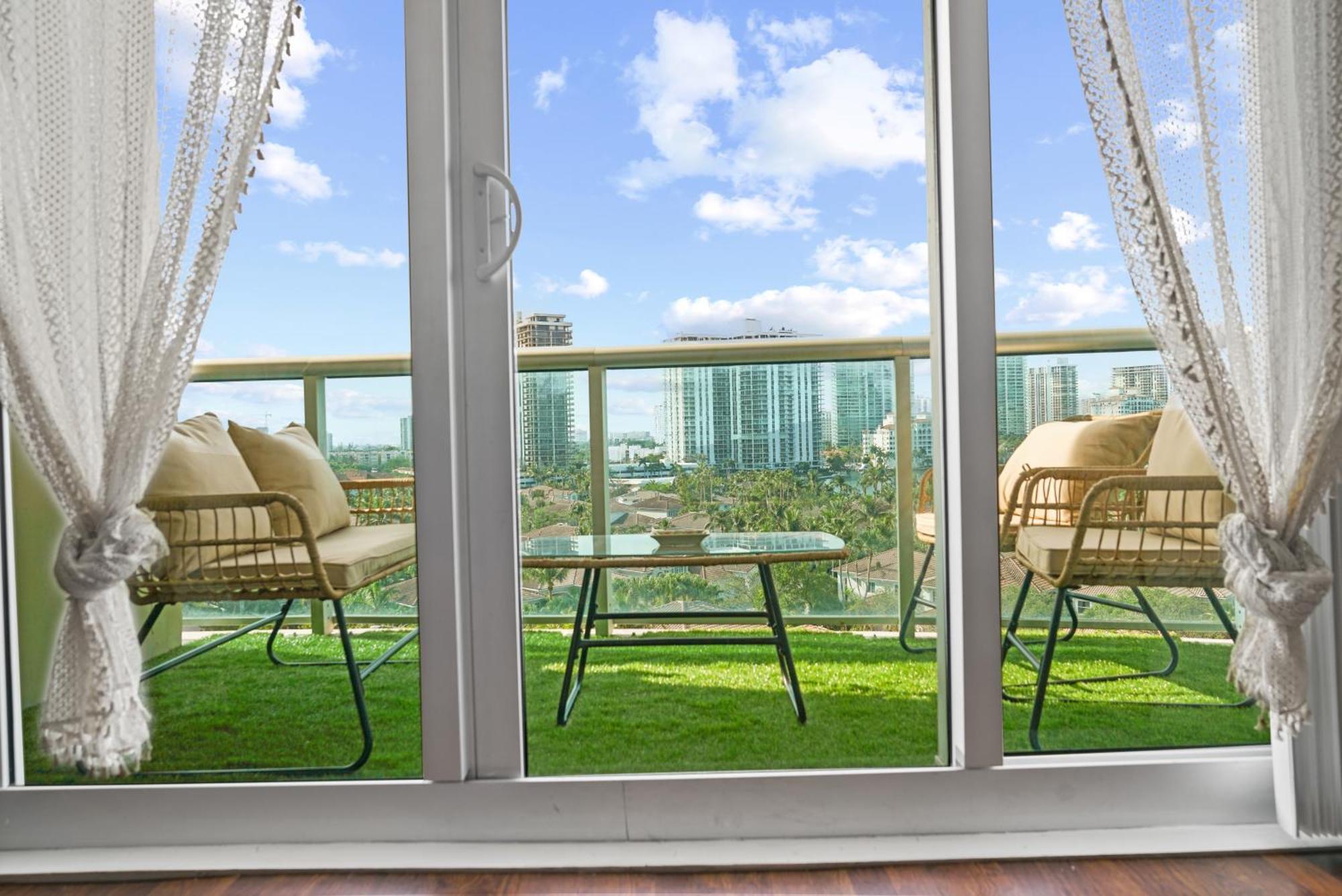 Stunning Water Views 1Br Condo With Pool And Tennis Court Sunny Isles Beach Zewnętrze zdjęcie